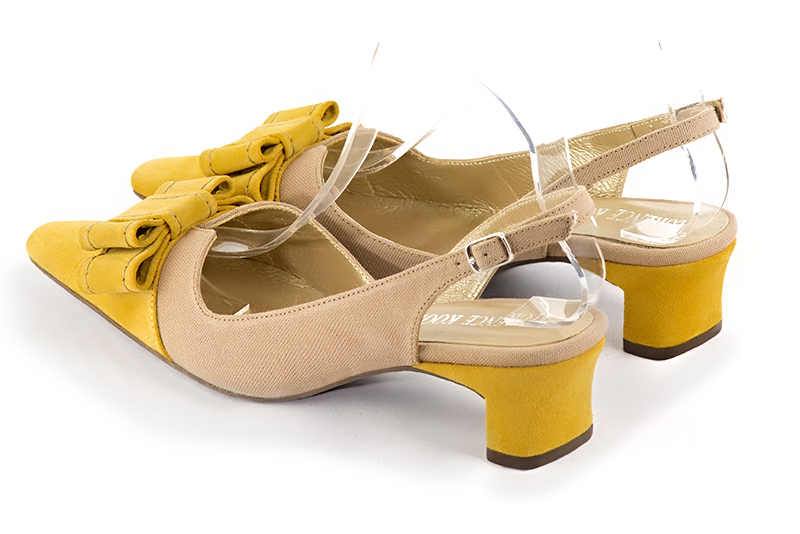 Yellow and tan beige women's open back shoes, with a knot. Tapered toe. Low kitten heels. Rear view - Florence KOOIJMAN